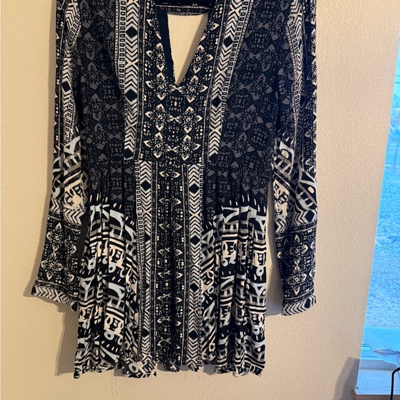 FREE PEOPLE - SZ 6- Patterned Long Sleeve Dress - Picture 4 of 5